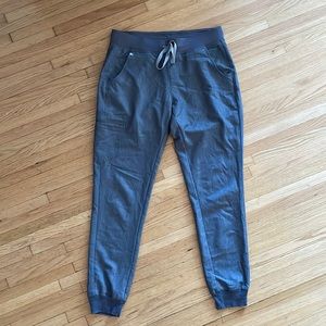 Figs graphite Zamora jogger.